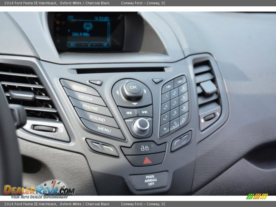 2014 Ford Fiesta SE Hatchback Oxford White / Charcoal Black Photo #25