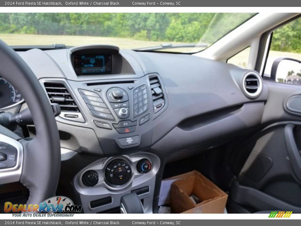 2014 Ford Fiesta SE Hatchback Oxford White / Charcoal Black Photo #27