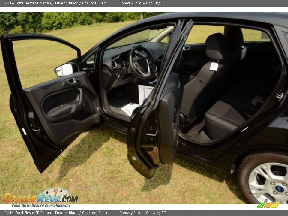 2014 Ford Fiesta SE Sedan Tuxedo Black / Charcoal Black Photo #10