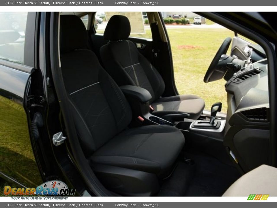 2014 Ford Fiesta SE Sedan Tuxedo Black / Charcoal Black Photo #15