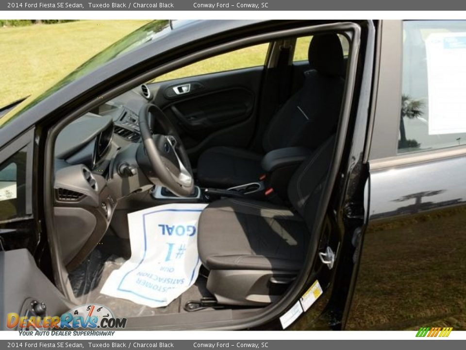 2014 Ford Fiesta SE Sedan Tuxedo Black / Charcoal Black Photo #17