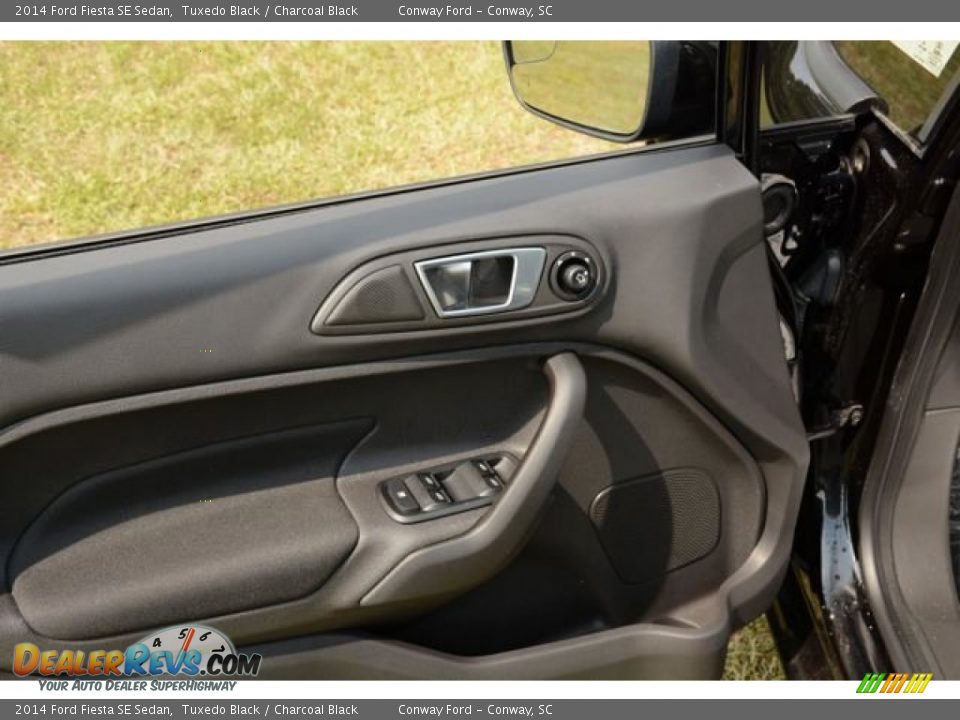 2014 Ford Fiesta SE Sedan Tuxedo Black / Charcoal Black Photo #19