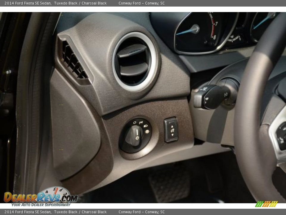 2014 Ford Fiesta SE Sedan Tuxedo Black / Charcoal Black Photo #20