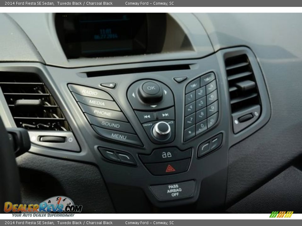 2014 Ford Fiesta SE Sedan Tuxedo Black / Charcoal Black Photo #25