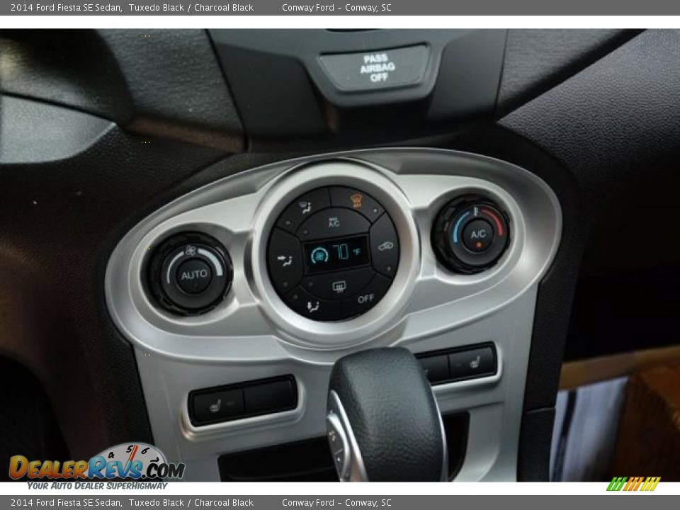 2014 Ford Fiesta SE Sedan Tuxedo Black / Charcoal Black Photo #26