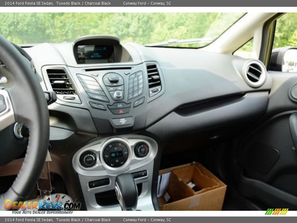 2014 Ford Fiesta SE Sedan Tuxedo Black / Charcoal Black Photo #27