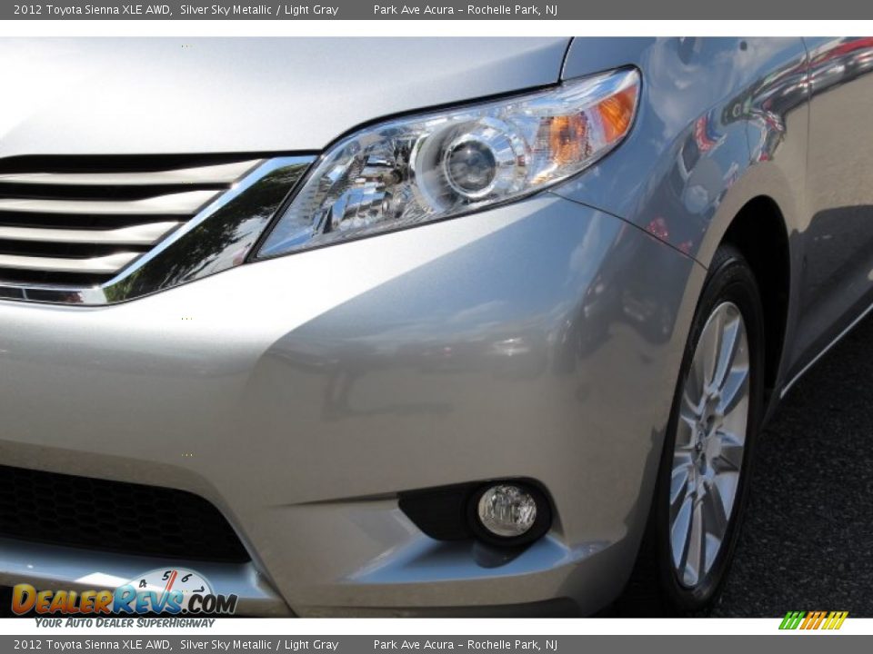 2012 Toyota Sienna XLE AWD Silver Sky Metallic / Light Gray Photo #31