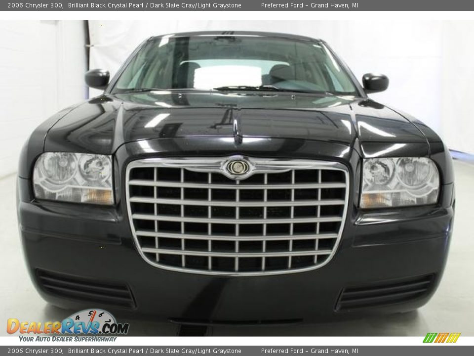 2006 Chrysler 300 Brilliant Black Crystal Pearl / Dark Slate Gray/Light Graystone Photo #4