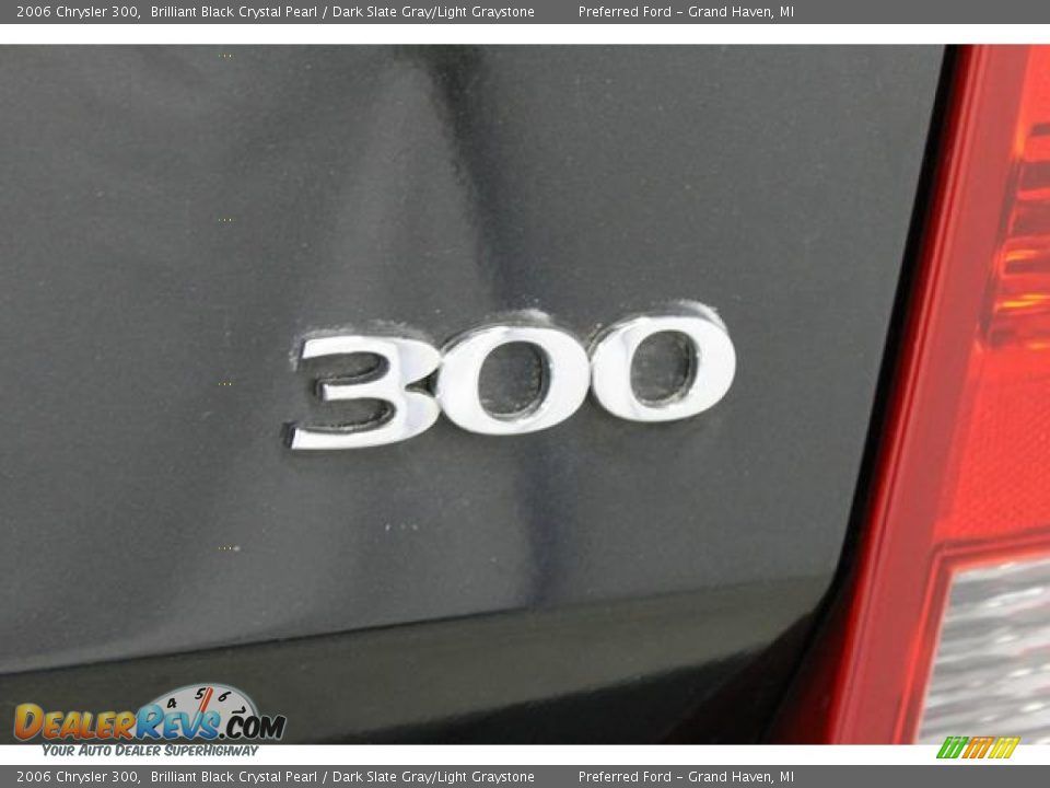 2006 Chrysler 300 Brilliant Black Crystal Pearl / Dark Slate Gray/Light Graystone Photo #10