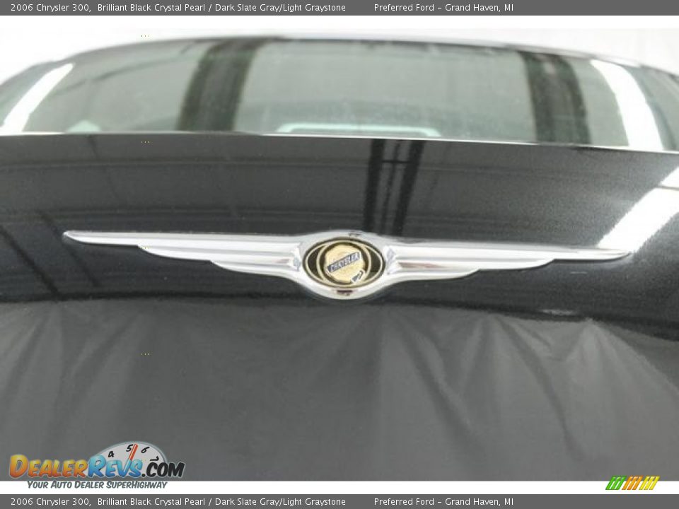 2006 Chrysler 300 Brilliant Black Crystal Pearl / Dark Slate Gray/Light Graystone Photo #11