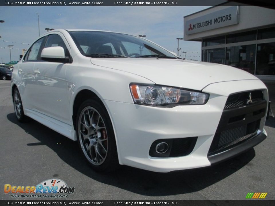 Front 3/4 View of 2014 Mitsubishi Lancer Evolution MR Photo #2
