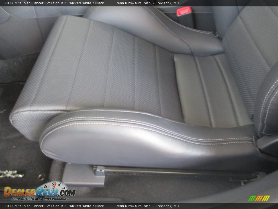 Front Seat of 2014 Mitsubishi Lancer Evolution MR Photo #15