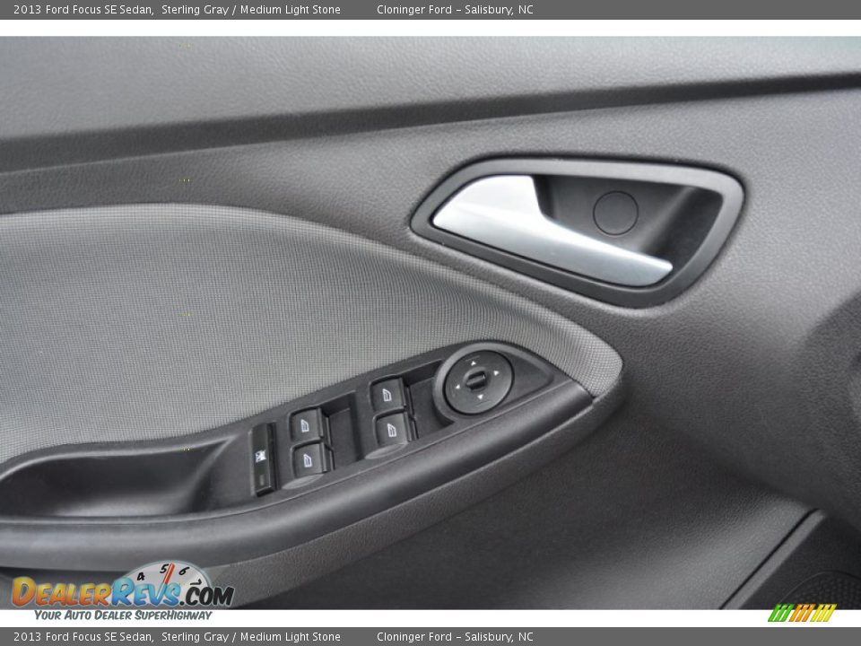 2013 Ford Focus SE Sedan Sterling Gray / Medium Light Stone Photo #8