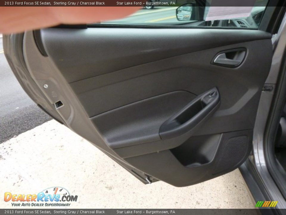 2013 Ford Focus SE Sedan Sterling Gray / Charcoal Black Photo #13