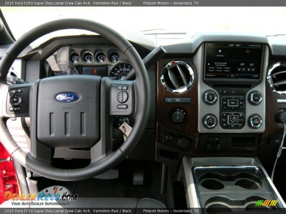 Dashboard of 2015 Ford F250 Super Duty Lariat Crew Cab 4x4 Photo #30