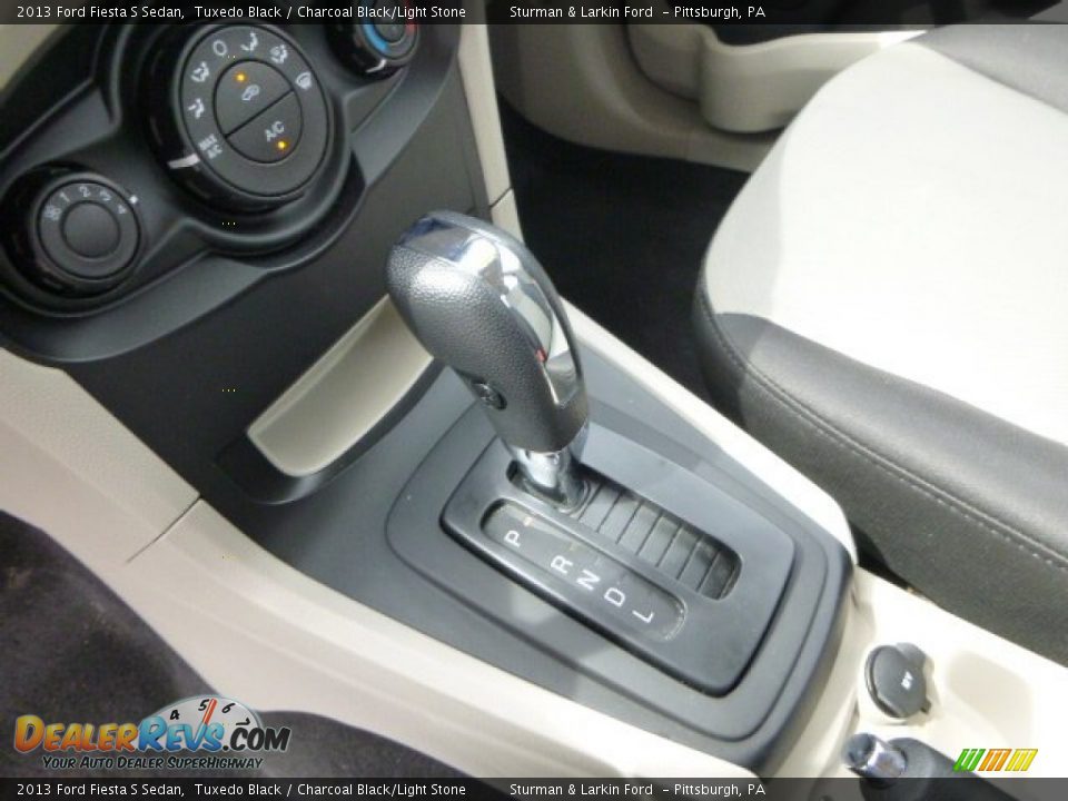 2013 Ford Fiesta S Sedan Tuxedo Black / Charcoal Black/Light Stone Photo #12