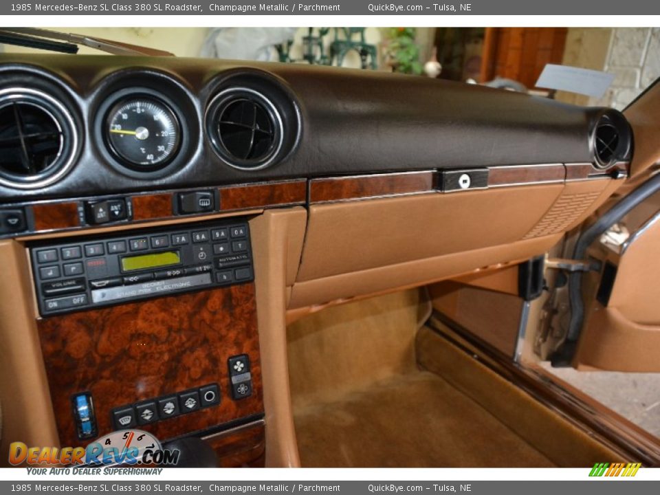 1985 Mercedes-Benz SL Class 380 SL Roadster Champagne Metallic / Parchment Photo #17
