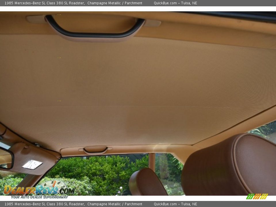 1985 Mercedes-Benz SL Class 380 SL Roadster Champagne Metallic / Parchment Photo #26