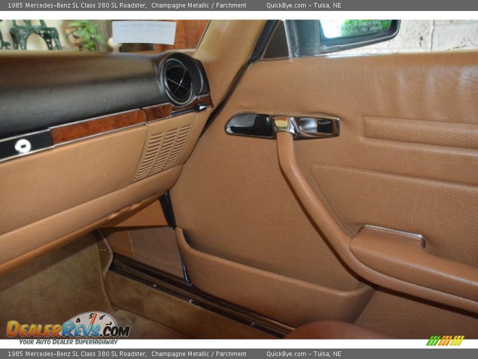 1985 Mercedes-Benz SL Class 380 SL Roadster Champagne Metallic / Parchment Photo #28