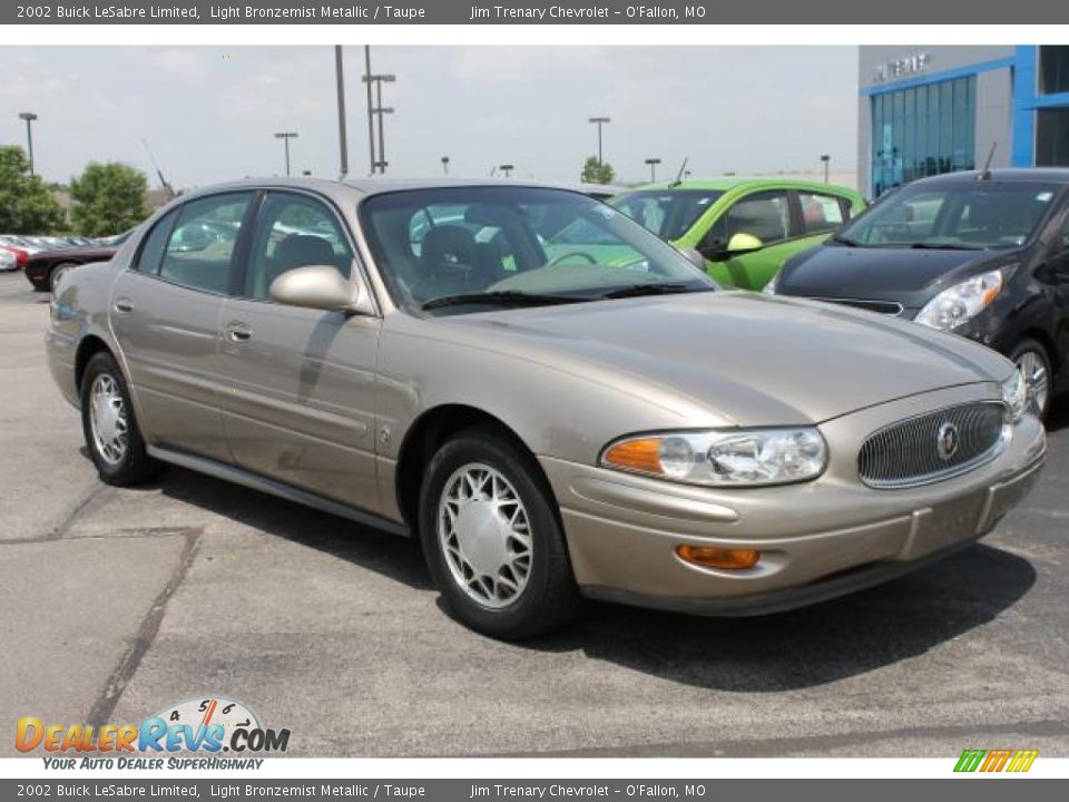 Front 3/4 View of 2002 Buick LeSabre Limited Photo #2