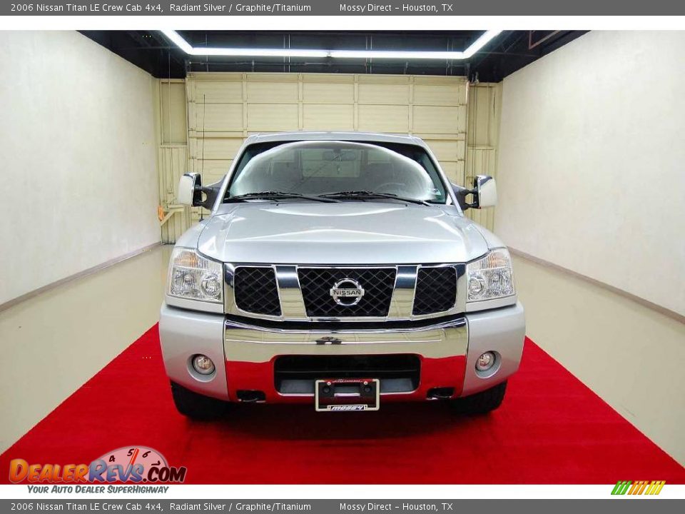 2006 Nissan Titan LE Crew Cab 4x4 Radiant Silver / Graphite/Titanium Photo #2
