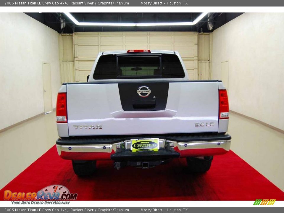 2006 Nissan Titan LE Crew Cab 4x4 Radiant Silver / Graphite/Titanium Photo #5