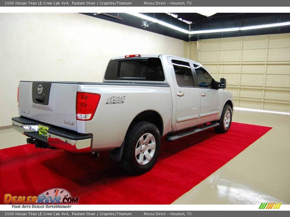 2006 Nissan Titan LE Crew Cab 4x4 Radiant Silver / Graphite/Titanium Photo #6