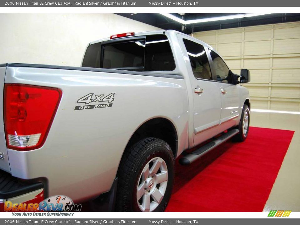 2006 Nissan Titan LE Crew Cab 4x4 Radiant Silver / Graphite/Titanium Photo #7