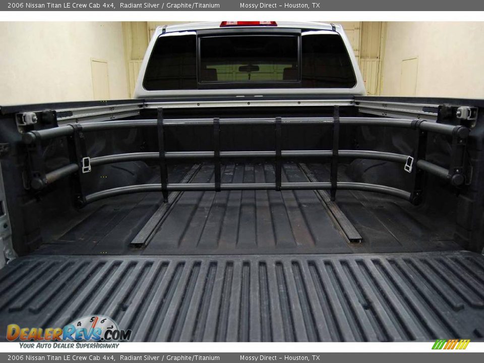 2006 Nissan Titan LE Crew Cab 4x4 Radiant Silver / Graphite/Titanium Photo #8