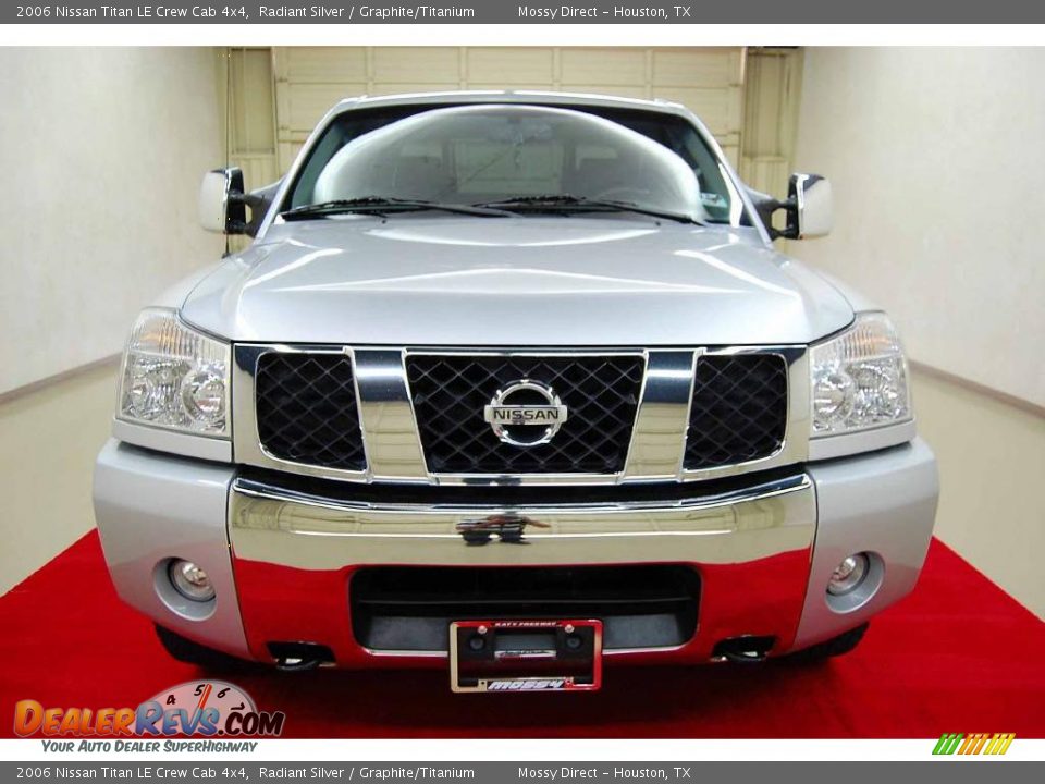 2006 Nissan Titan LE Crew Cab 4x4 Radiant Silver / Graphite/Titanium Photo #13