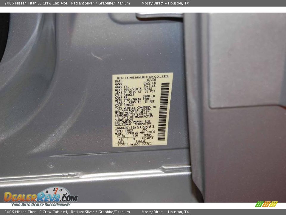 2006 Nissan Titan LE Crew Cab 4x4 Radiant Silver / Graphite/Titanium Photo #17