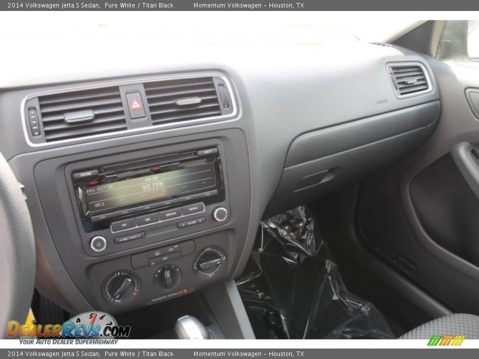 2014 Volkswagen Jetta S Sedan Pure White / Titan Black Photo #11