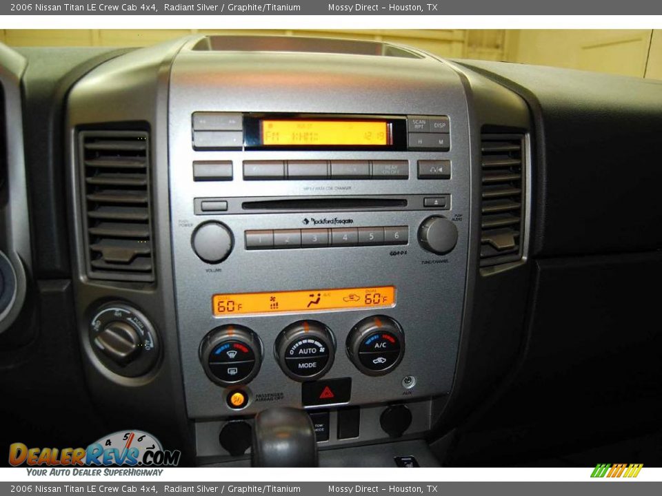 2006 Nissan Titan LE Crew Cab 4x4 Radiant Silver / Graphite/Titanium Photo #26