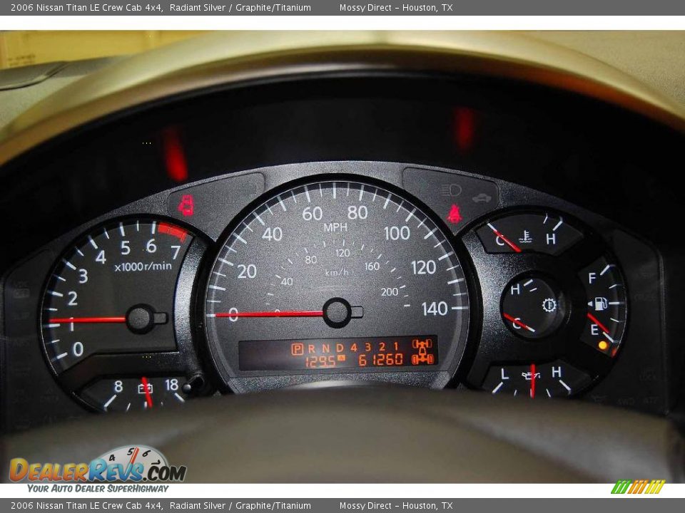 2006 Nissan Titan LE Crew Cab 4x4 Radiant Silver / Graphite/Titanium Photo #28