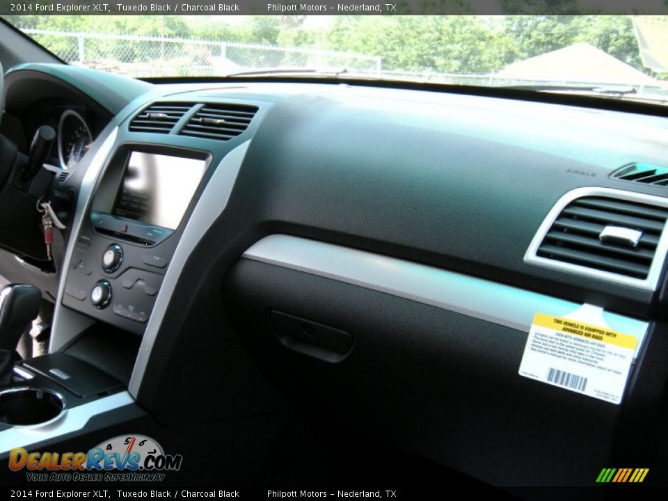 2014 Ford Explorer XLT Tuxedo Black / Charcoal Black Photo #17