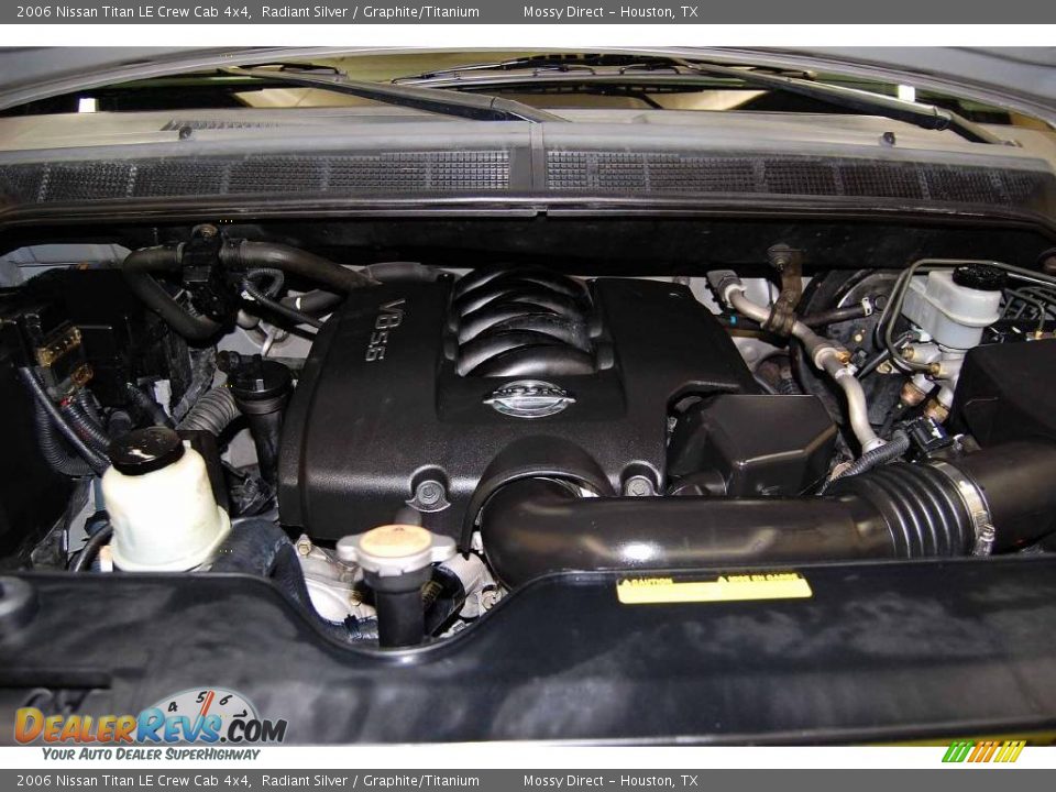 2006 Nissan Titan LE Crew Cab 4x4 Radiant Silver / Graphite/Titanium Photo #30