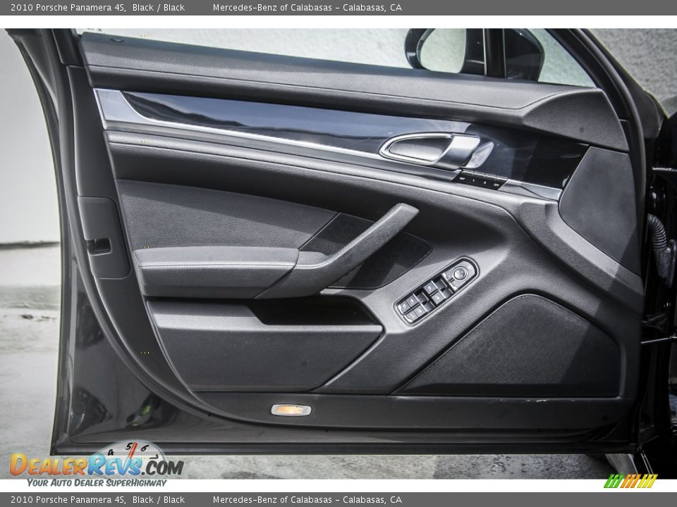 Door Panel of 2010 Porsche Panamera 4S Photo #19