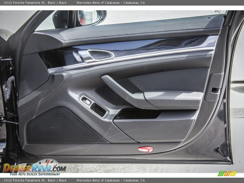 Door Panel of 2010 Porsche Panamera 4S Photo #24