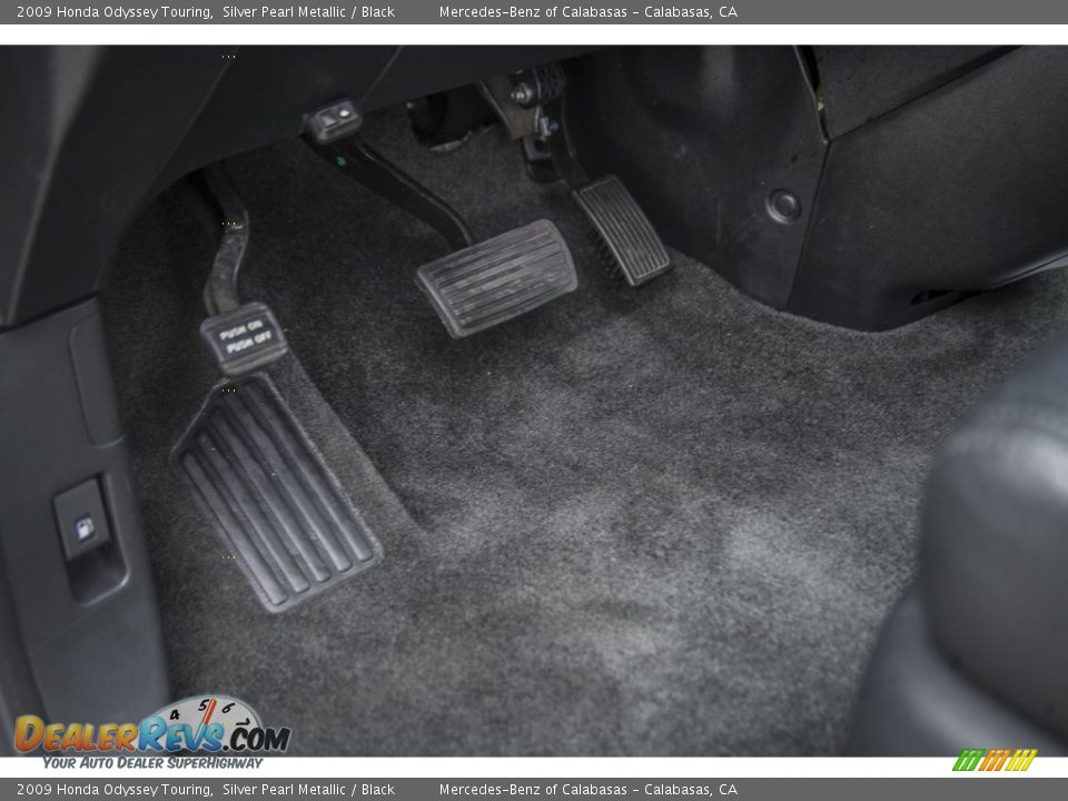 2009 Honda Odyssey Touring Silver Pearl Metallic / Black Photo #6