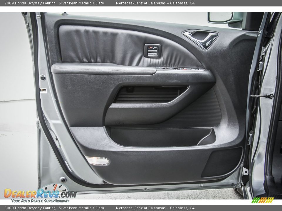 Door Panel of 2009 Honda Odyssey Touring Photo #19