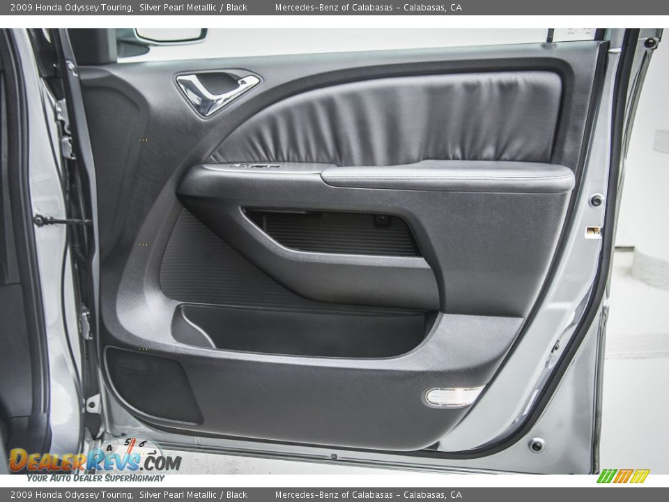 2009 Honda Odyssey Touring Silver Pearl Metallic / Black Photo #24