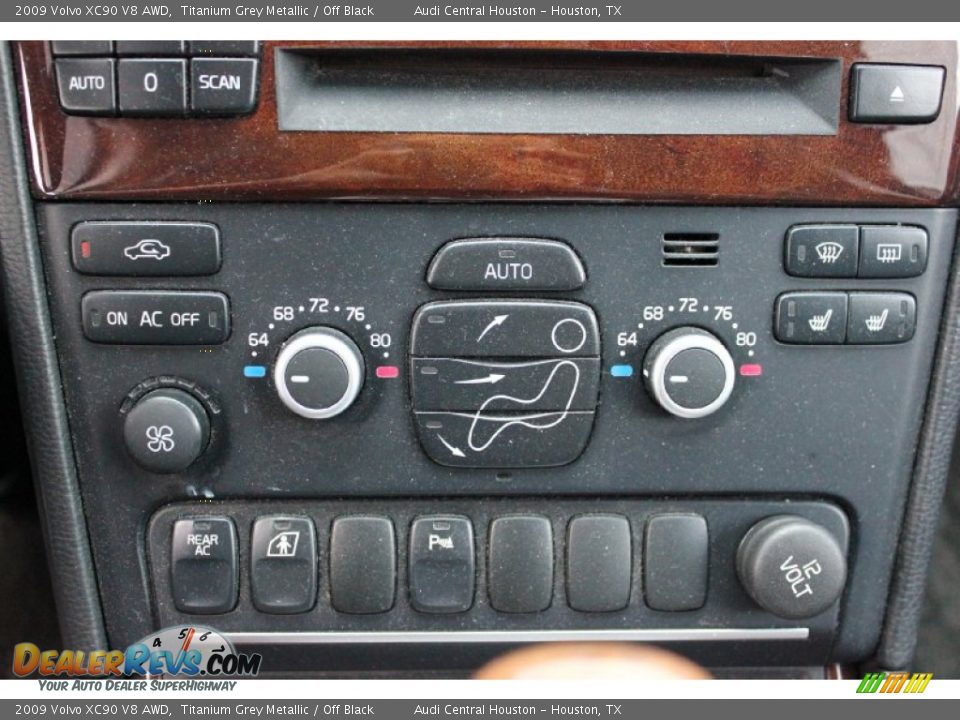 Controls of 2009 Volvo XC90 V8 AWD Photo #17