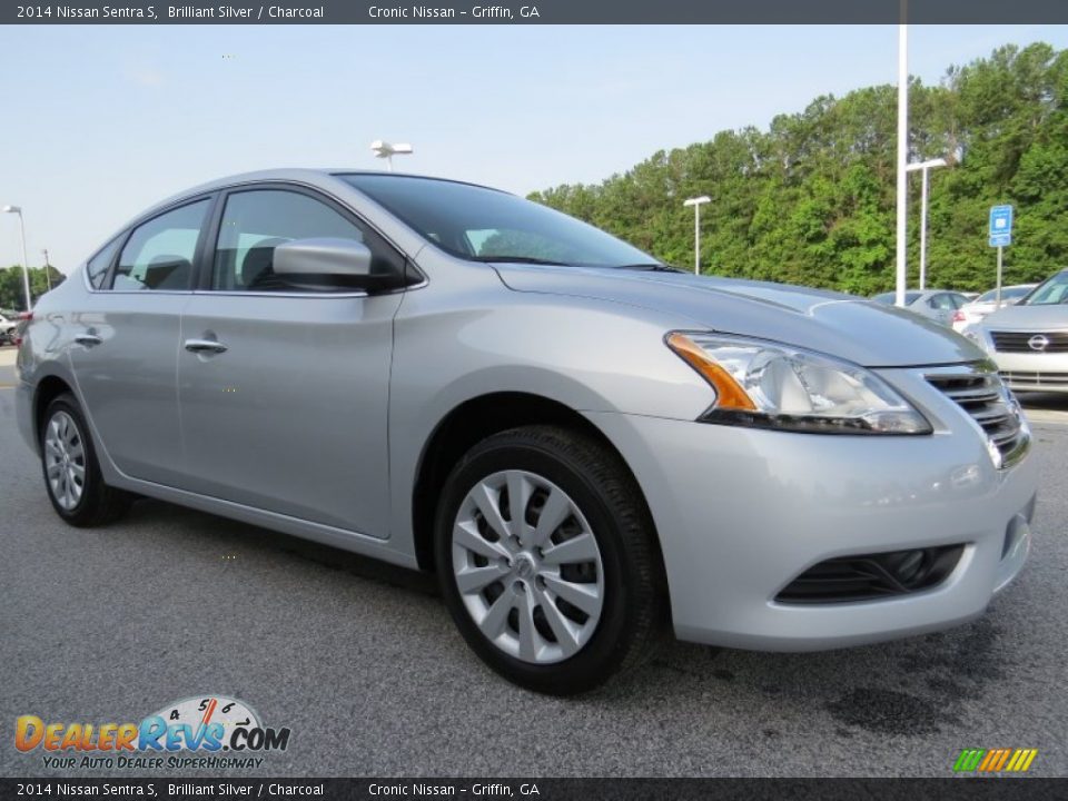 Front 3/4 View of 2014 Nissan Sentra S Photo #7