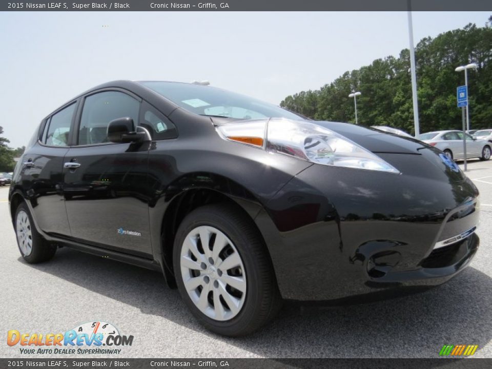 Front 3/4 View of 2015 Nissan LEAF S Photo #7