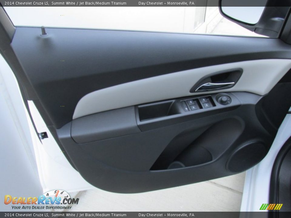 Door Panel of 2014 Chevrolet Cruze LS Photo #10