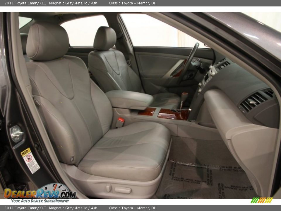 2011 Toyota Camry XLE Magnetic Gray Metallic / Ash Photo #10