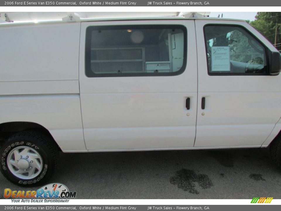2006 Ford E Series Van E350 Commercial Oxford White / Medium Flint Grey Photo #24