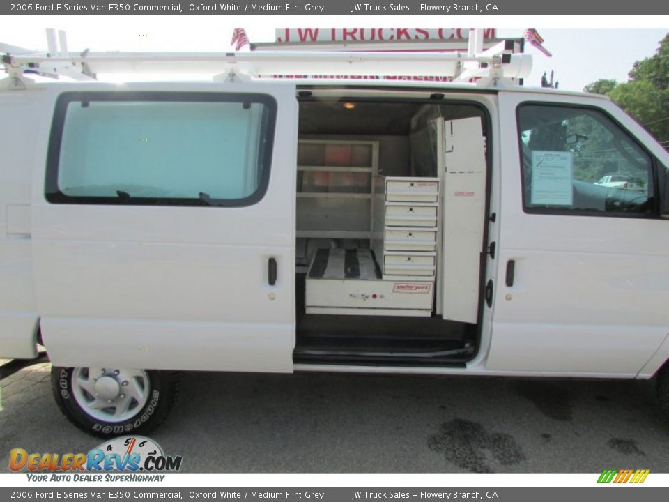 2006 Ford E Series Van E350 Commercial Oxford White / Medium Flint Grey Photo #25