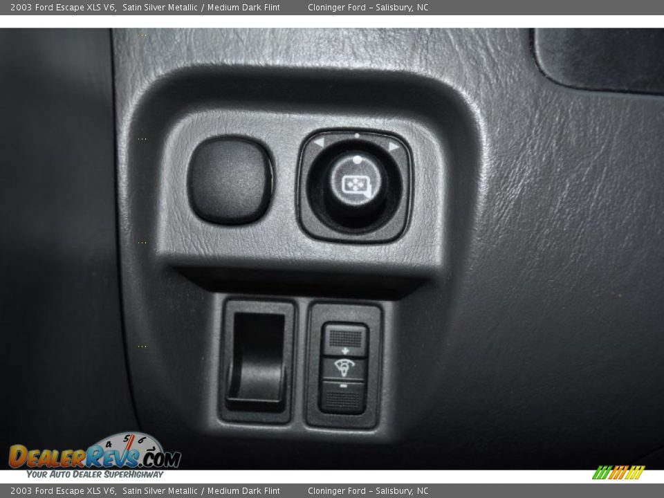 2003 Ford Escape XLS V6 Satin Silver Metallic / Medium Dark Flint Photo #24