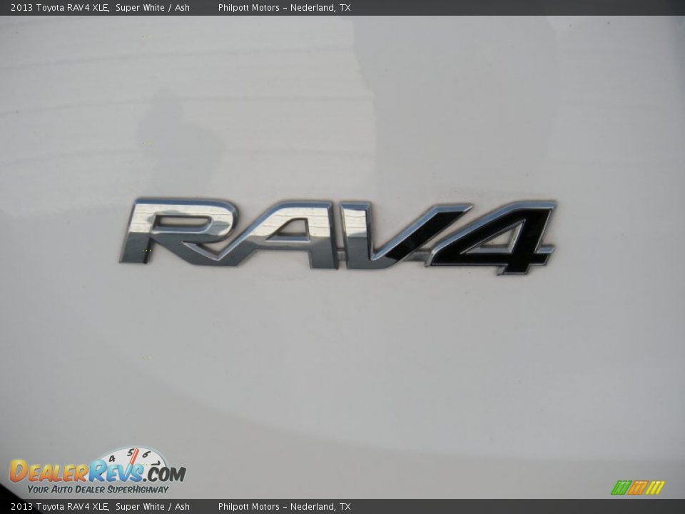 2013 Toyota RAV4 XLE Super White / Ash Photo #19